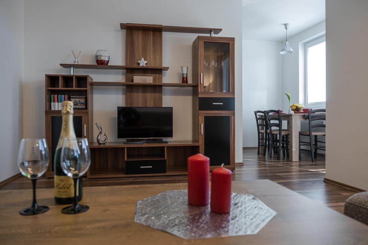 Sgl Apartment Liptovska With Free Parking Trencin Exterior photo