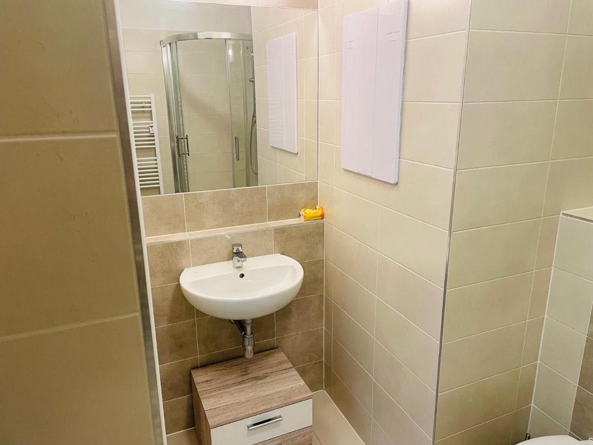 Sgl Apartment Liptovska With Free Parking Trencin Exterior photo